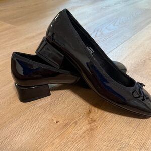 black heeled mary jane’s